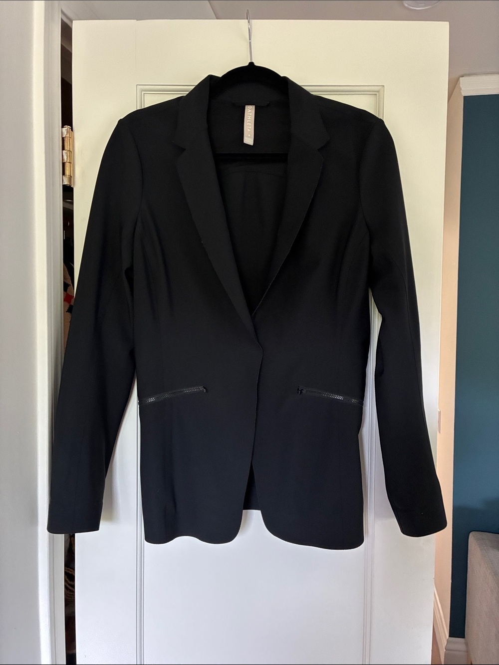 Athleta Black Women's Tailored Blazer- fitted with stretch and pockets 8